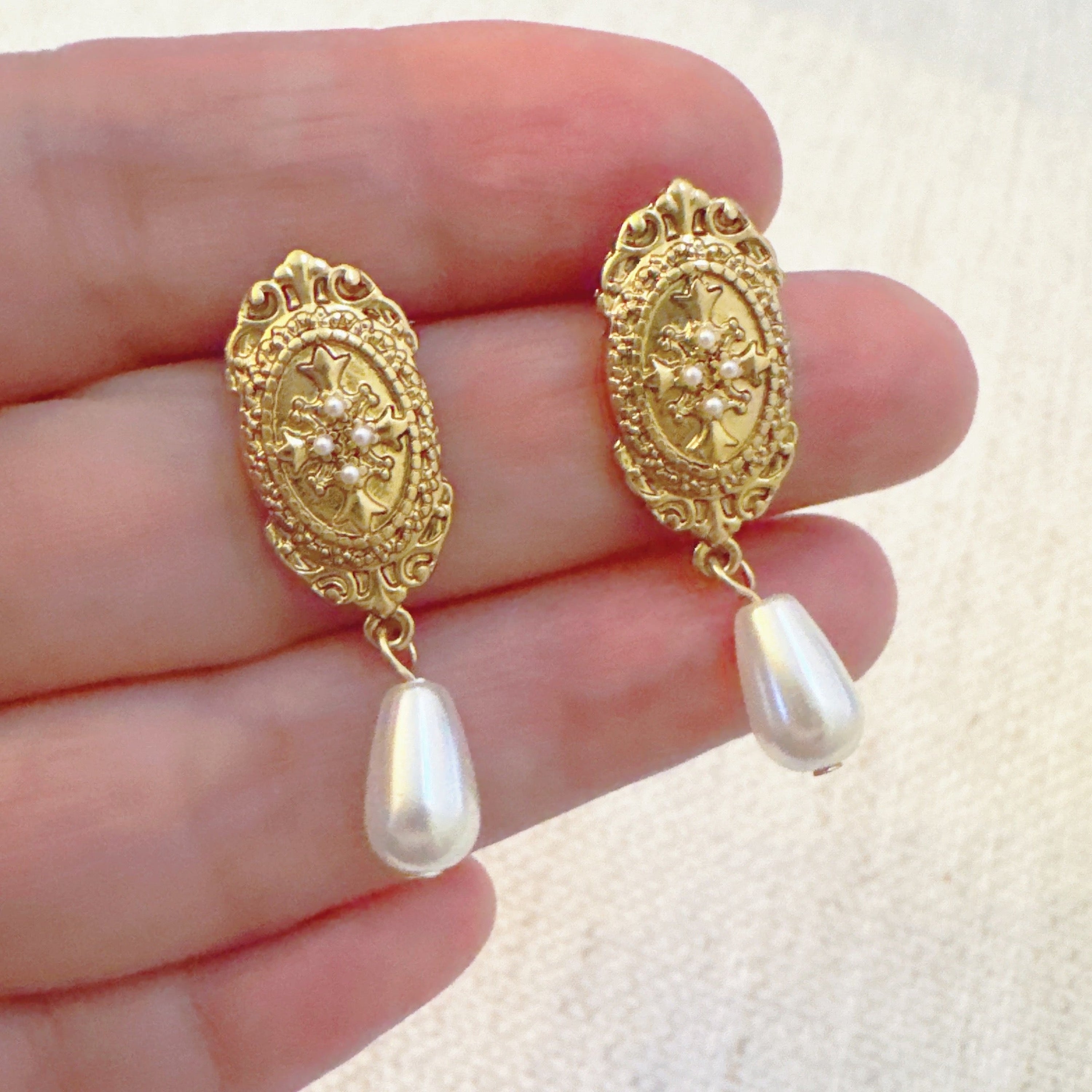 Vintage Cross Pearl Drop Earrings – Elegant Teardrop Accents