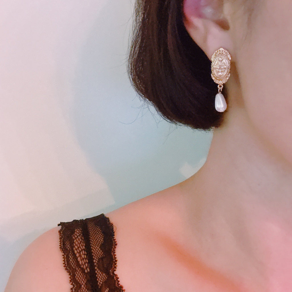 Vintage Cross Pearl Drop Earrings – Elegant Teardrop Accents