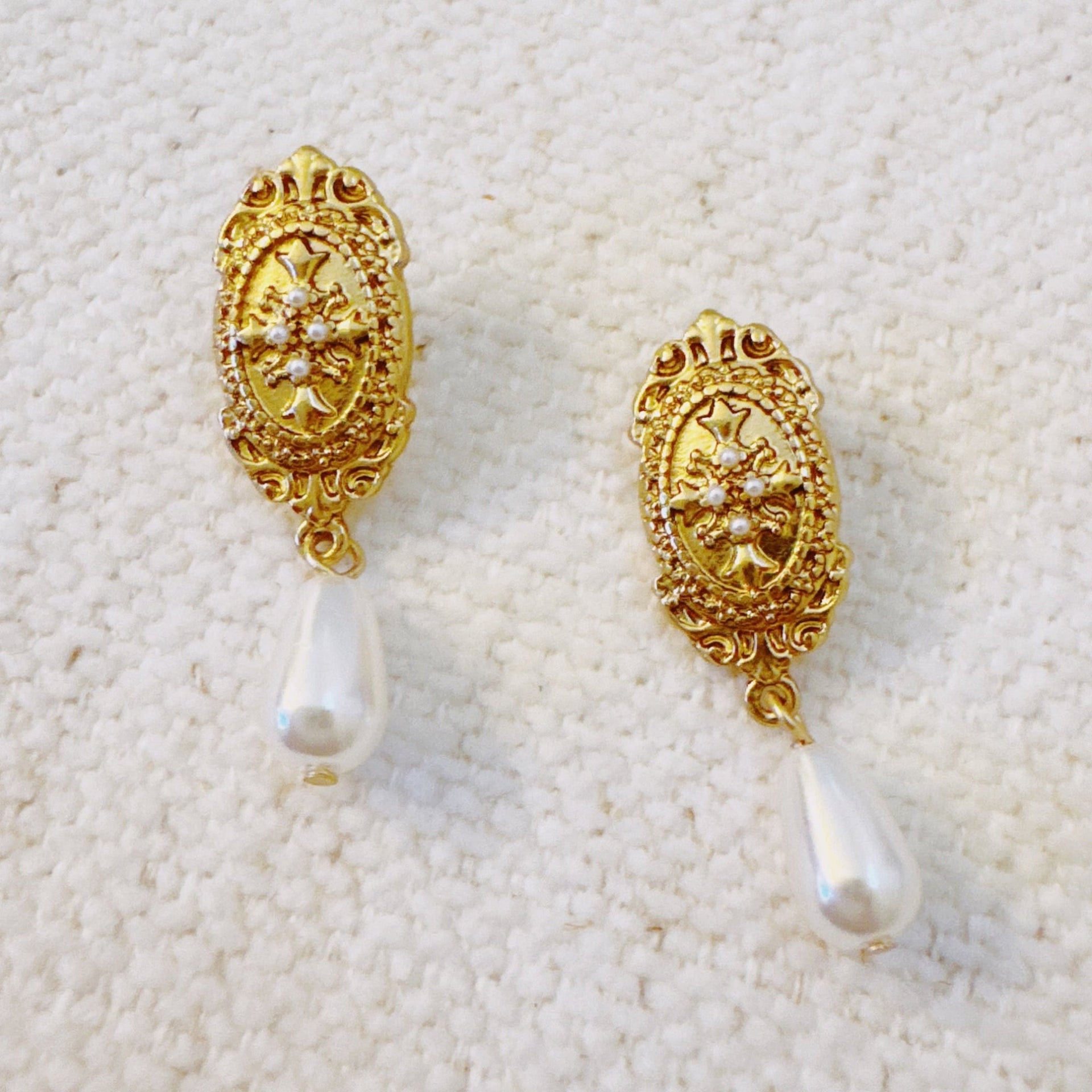 Vintage Cross Pearl Drop Earrings – Elegant Teardrop Accents