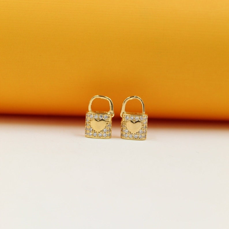 Lock Heart Huggies (L164)